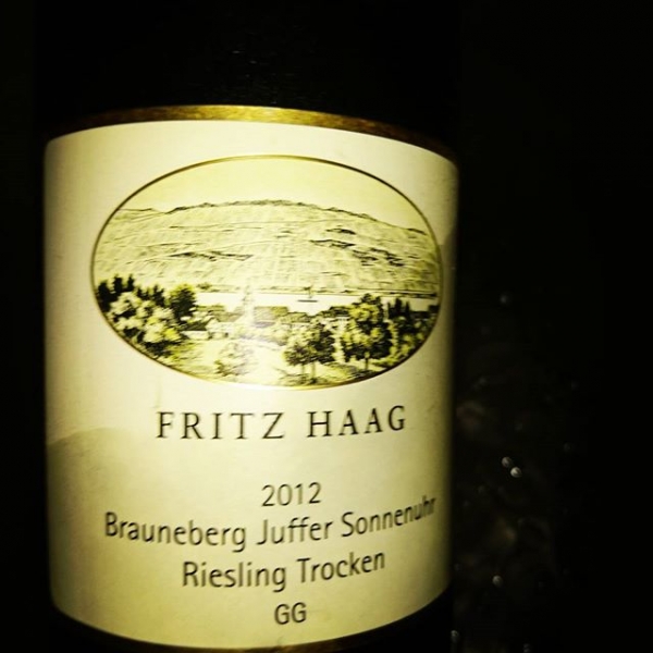 Lime, flint, grapefruit, old apple nose. Viscosity